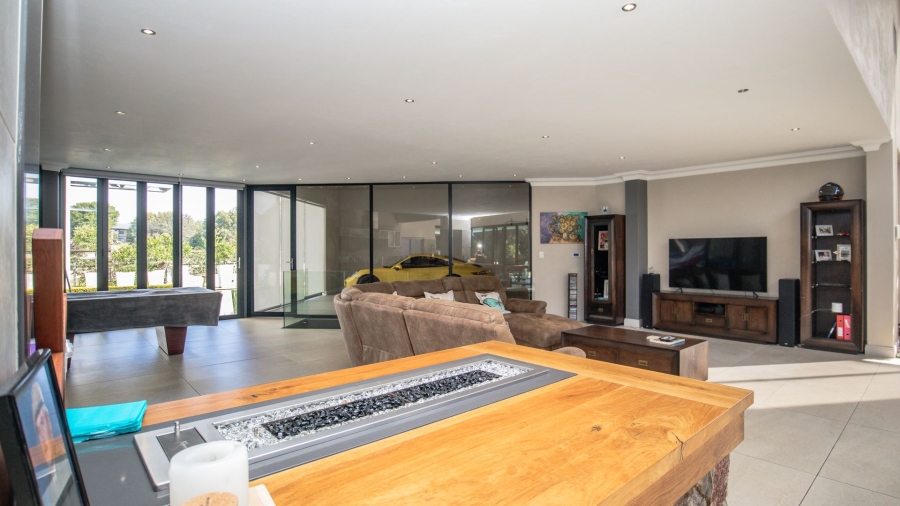 5 Bedroom Property for Sale in The Coves North West